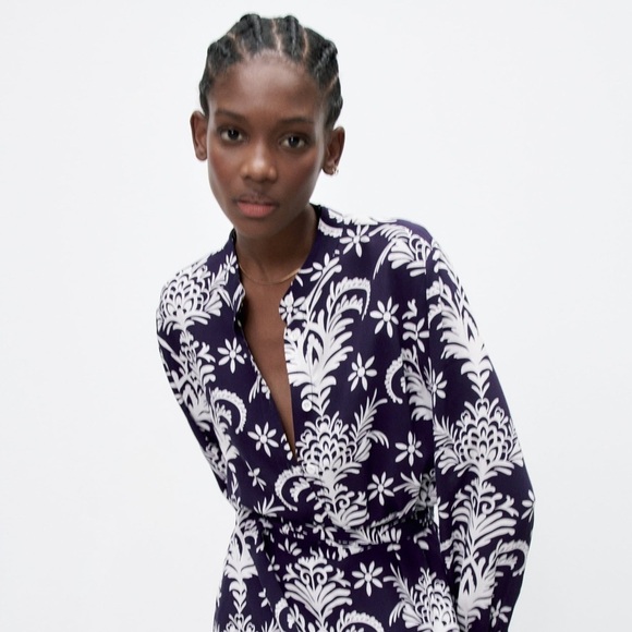 NWT. Zara Blue/White Printed Midi Dress with Belt. Size M. - Picture 4 of 10